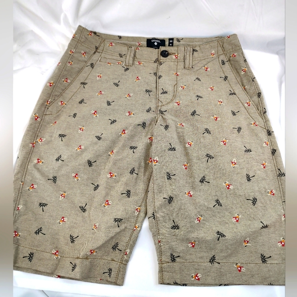 Union Hula Girl And Pineapple Men's Size 30 Tan Shorts